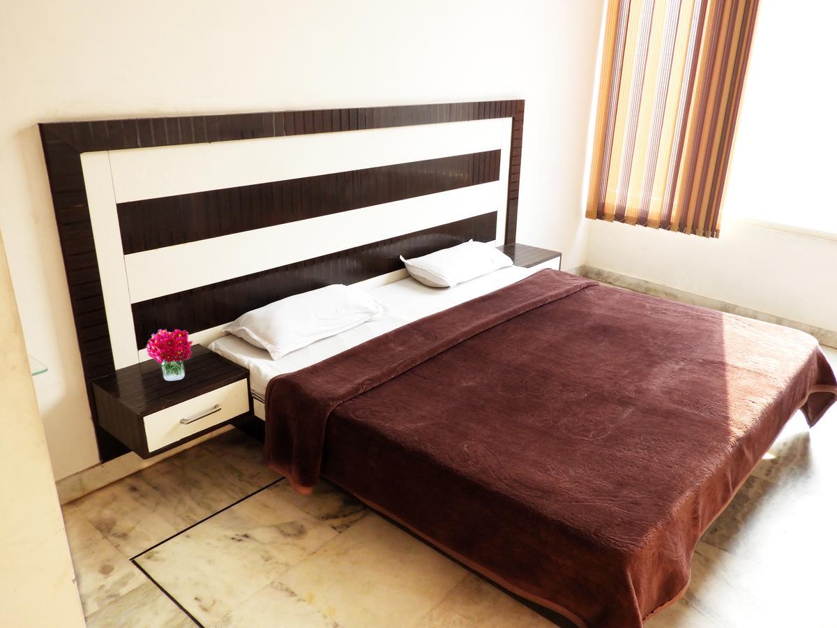 Time Square Guest House Jalandhar Eksteriør billede